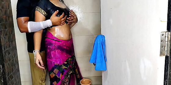 komal enjoys bath with her husband