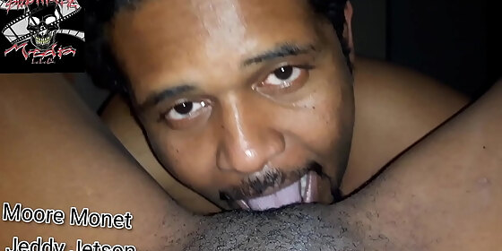 eating my coworkers pussy