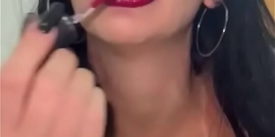 putting on lipstick to make a nice blowjob