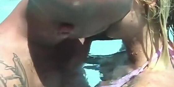 sexy bitch does 3 min underwater blowjobs