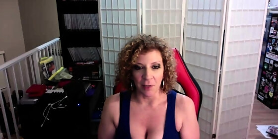amateur webcam chick masturbates on webcam more at