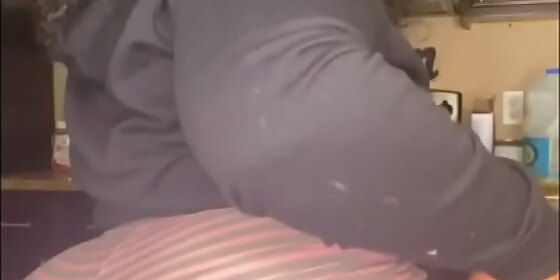 big booty bitch twerking