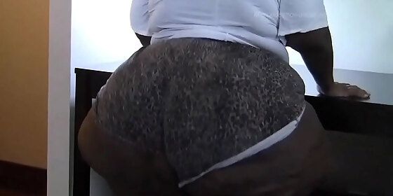 fat ass black woman claps her huge ass cheeks