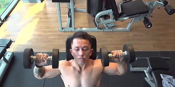 watch him work out and then show his great muscled body as he gets worshipped