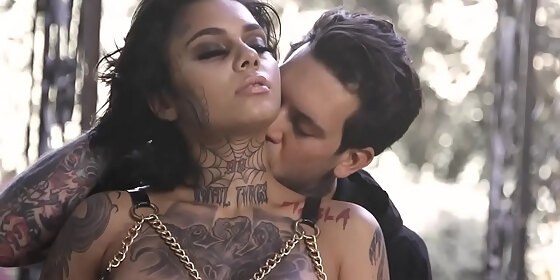 tattooed goth babe genevieve sinn gets an awesome outdoor anal fucking adventure at the cemetery