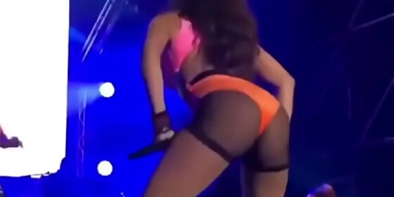 anitta too hot