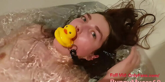 what the duck bunny in the bath