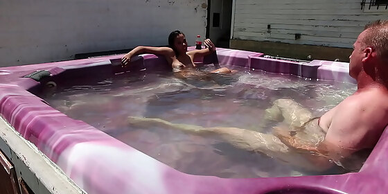 dayanara hot tub main 2