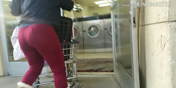 asian candid ass doing laundry