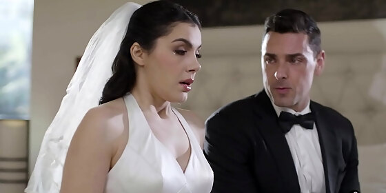 italian bride valentina nappi buttplugged on the day of the wedding