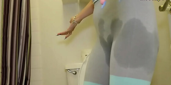 desperate to pee girls wetting their skintight jeans pissing